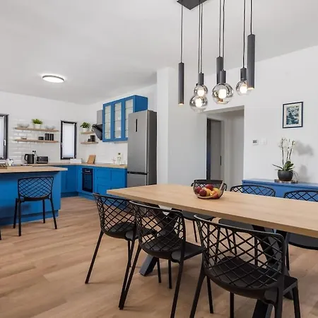 Premium - Pool, Big Garden, Seaside Town Villa Krk Town